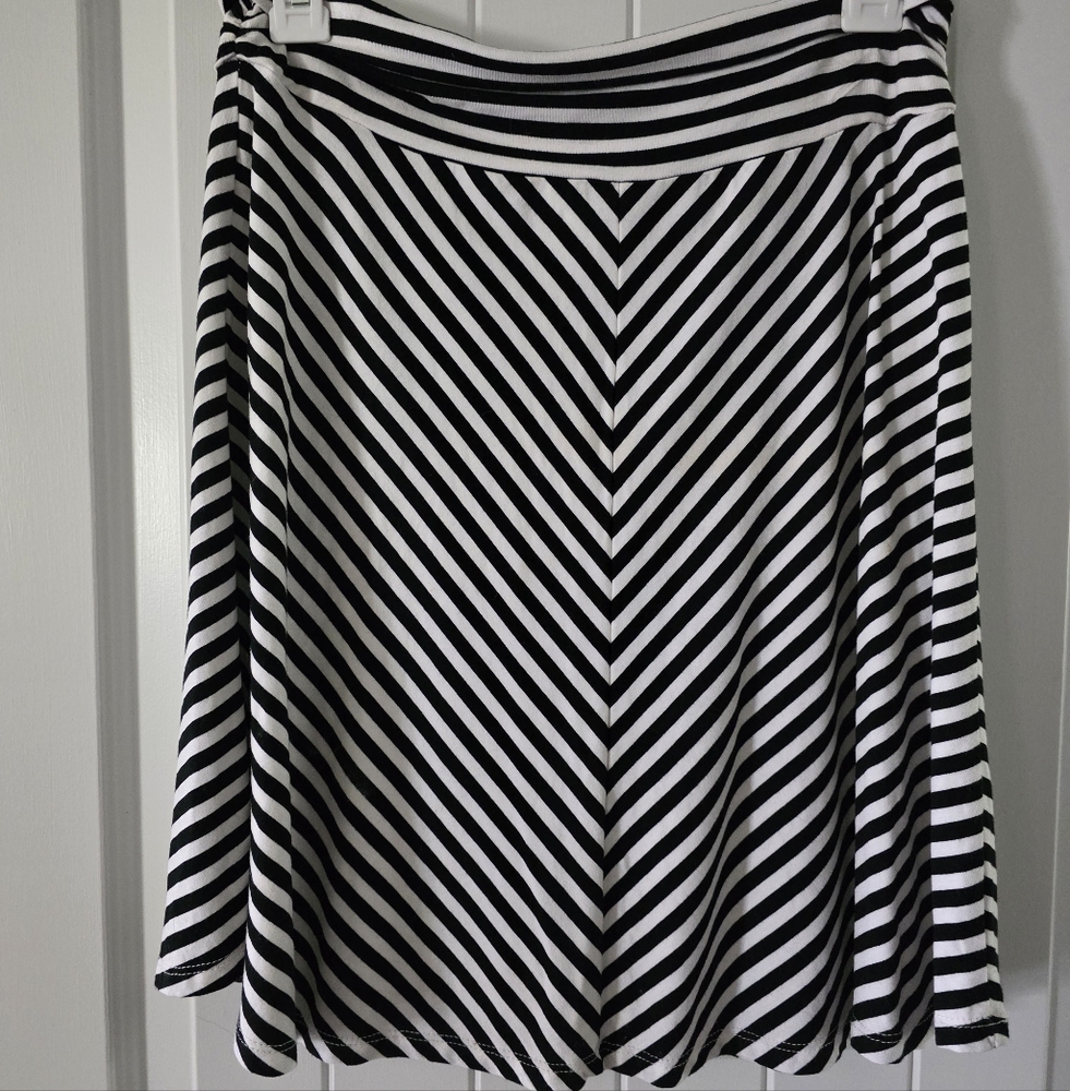 Merona Black and White Chevron A-Line Skater Skirt Large